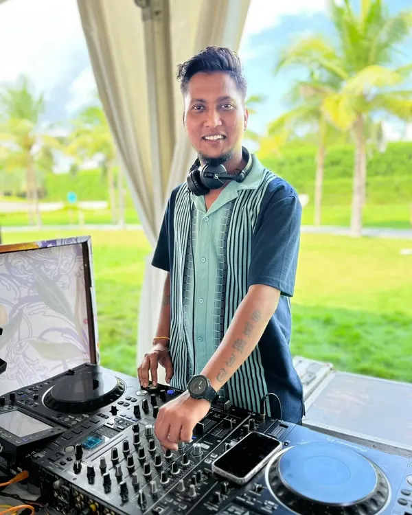 A portrait of me at an outdoor, daytime event. I am comfortable and experienced in playing in any setting, day or night.