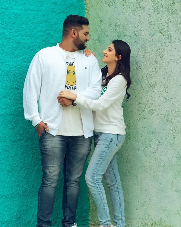 A casual and fun pre-wedding shoot. I provided natural makeup for both the bride and groom that looks fresh, effortless, and perfect for their relaxed, daytime outfits.