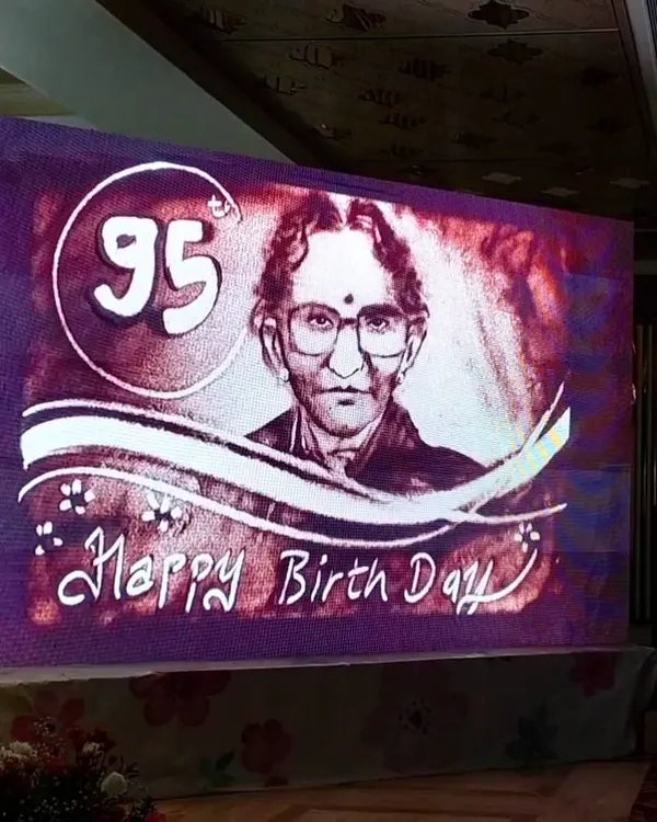 The grand finale portrait for a 95th birthday celebration in Amravati. Capturing a lifetime of wisdom and love in sand is a profound experience.