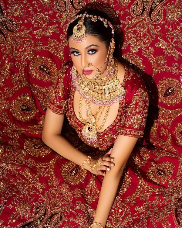 This is the look that every bride dreams of. A classic red lehenga paired with flawless, radiant makeup and bold eyes. I focus on creating a timeless bridal style that feels as incredible as it looks, ensuring you are the star of your big day.
