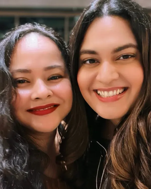 A selfie with a friend at the event I hosted for Mira's Delhi. It's all about creating a warm, welcoming atmosphere where everyone has a great time.
