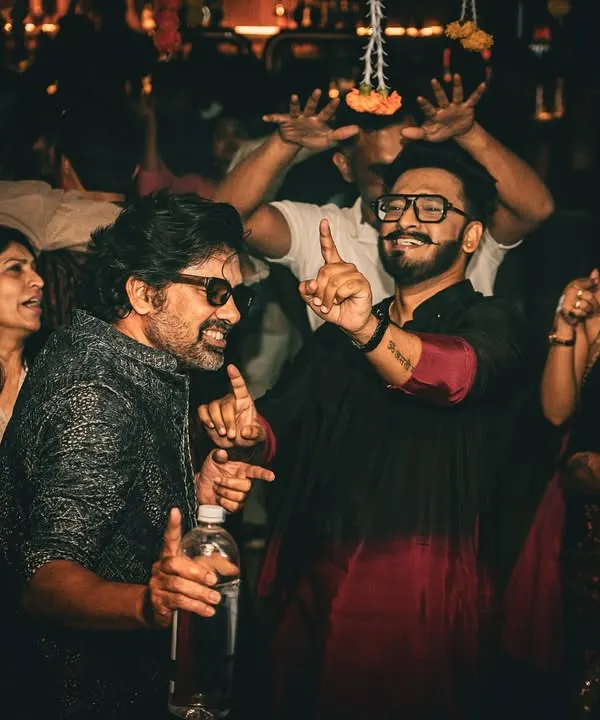 The joy of a themed party is seeing everyone get into the spirit. At the Phoolon Ki Holi event, the dancefloor was filled with people in traditional wear, celebrating together.