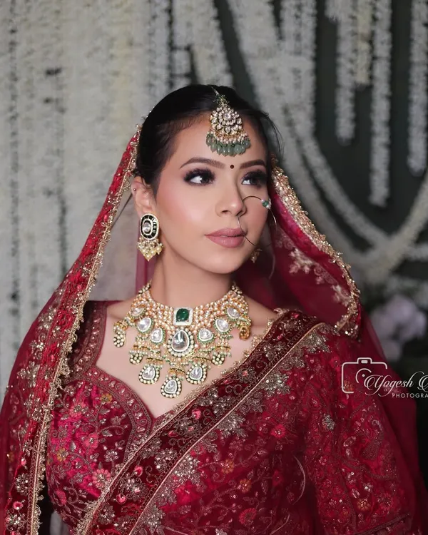 This holographic eyeshadow deserved its own moment. The way the light catches the different pigments is just magical, creating a multi-dimensional effect that is perfect for a bride who wants a unique look.