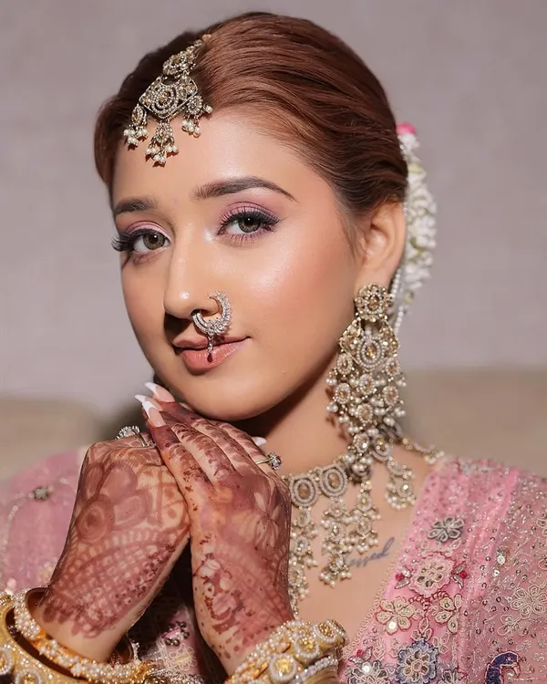 A beautiful pink monochromatic bridal look created by my student, Vishakha. In my course, you learn how to play with color to create harmonious and stunning looks that last all day.
