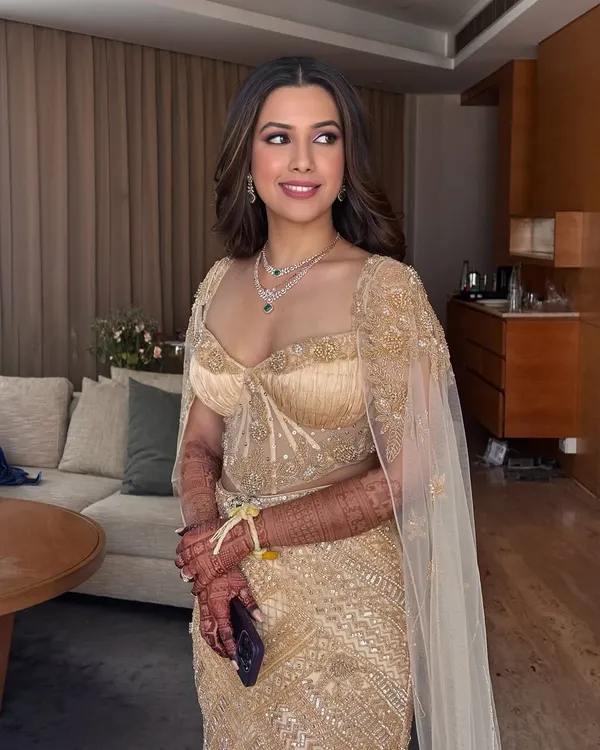 This is the essence of my work: creating a look that is both timeless and breathtaking. For this reception glam, we focused on a flawless, glowing base that looks like second skin, paired with soft, sultry eyes and a defined lip. The goal was to complement her magnificent golden gown and make her shine with confidence.
