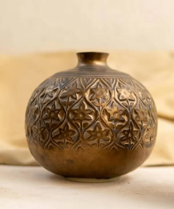 This intricately carved pot is brought to life with our Medieval Gold glaze. The satin matte finish creates a beautiful antique gold effect that highlights every detail, turning a simple form into a piece of art.