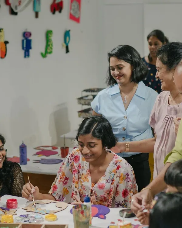 Looking to throw a memorable art party for your child's birthday? We handle everything from the creative activities and food to fun add-ons like magic shows, so you can relax and enjoy the celebration.
