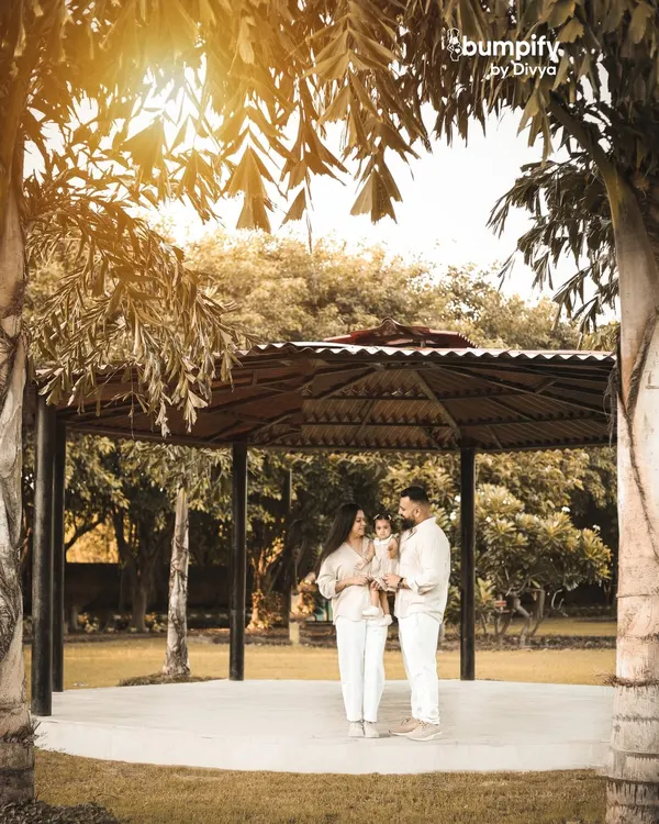 A perfect family moment captured under a gazebo in a beautiful park. Outdoor sessions like this allow for grand, scenic portraits that feel both epic and intimate.