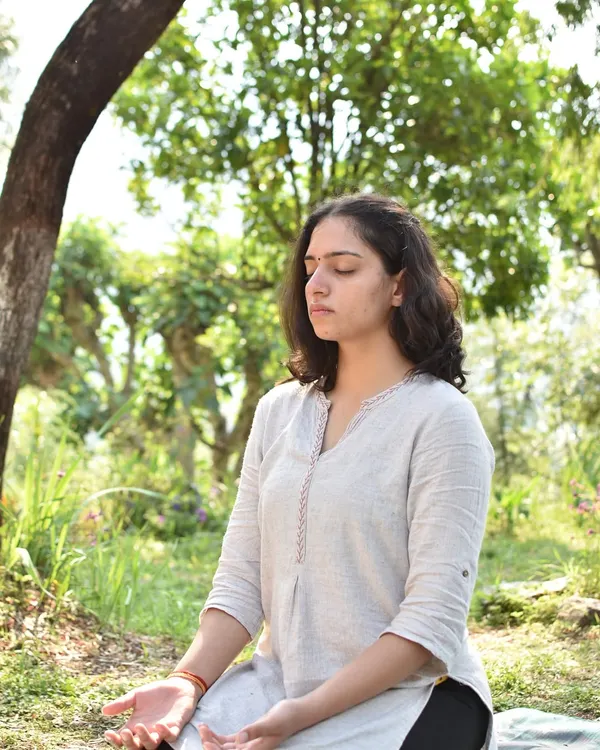 Finding a moment of stillness and gratitude in nature. This simple seated meditation with hands in Gyan Mudra helps quiet the mind and cultivate inner peace.
