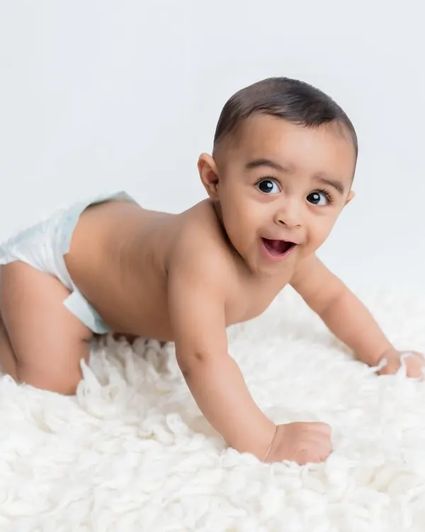 Look at that curious expression! This is from a "sitter session," perfect for babies around 6-9 months who can sit up but aren't yet on the move.