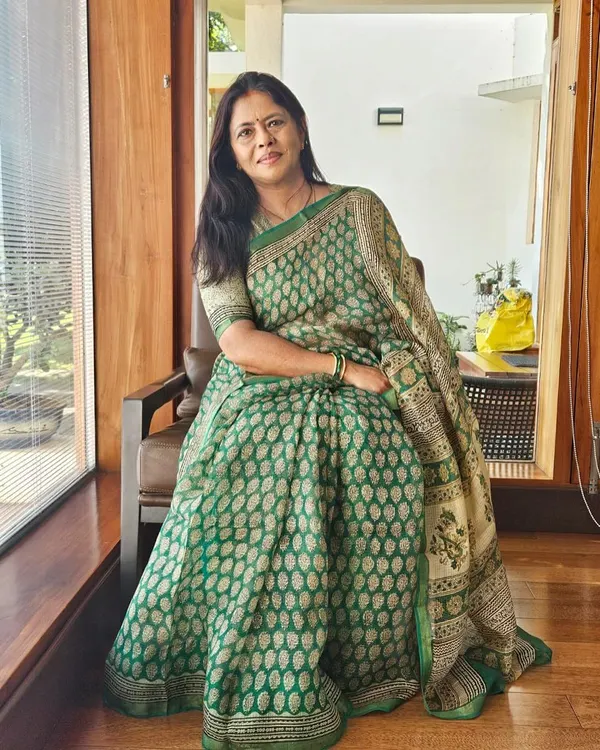 Here I am in a summer-perfect Kota silk saree. The fabric is so breezy and lightweight, with a beautiful block print that makes it feel special.