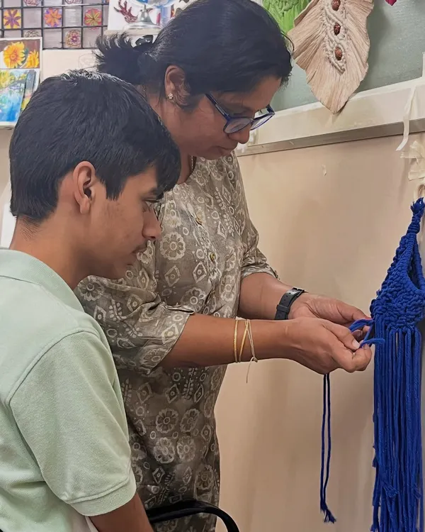 I'm teaching a student the basic knots of macrame. This hands-on guidance helps build confidence and ensures a beautiful result.