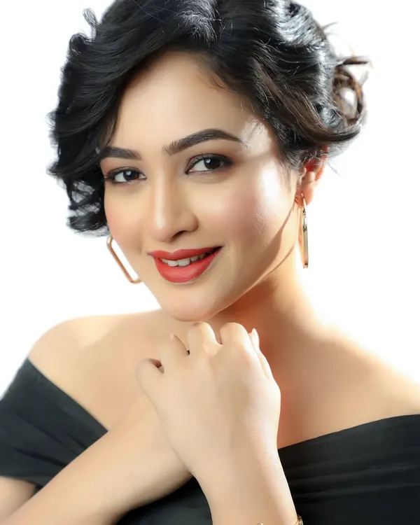 A classic editorial look featuring a bold red lip and clean, defined eyes. This timeless style is perfect for photoshoots, creating a sophisticated and polished appearance that is always in vogue.