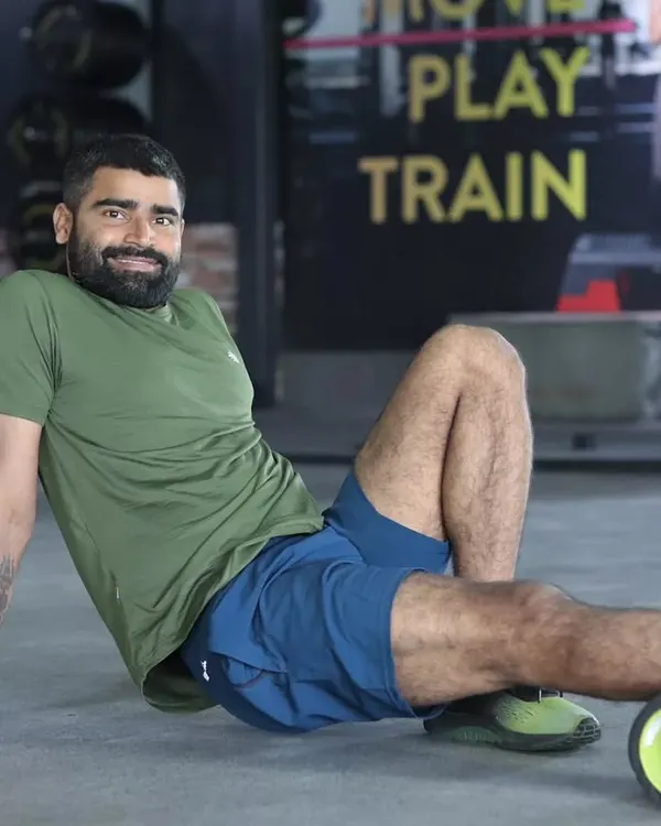 Recovery is just as important as the workout itself. I use tools like the foam roller to guide clients through self-myofascial release, which helps relieve muscle tension, increase blood flow, and speed up recovery.