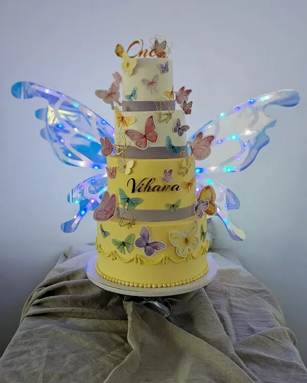This cake was a beautiful challenge, combining a multi-tiered design with custom-built, light-up fairy wings. It’s a perfect example of how I use my background in architecture to bring ambitious, magical ideas to life for your special celebrations.