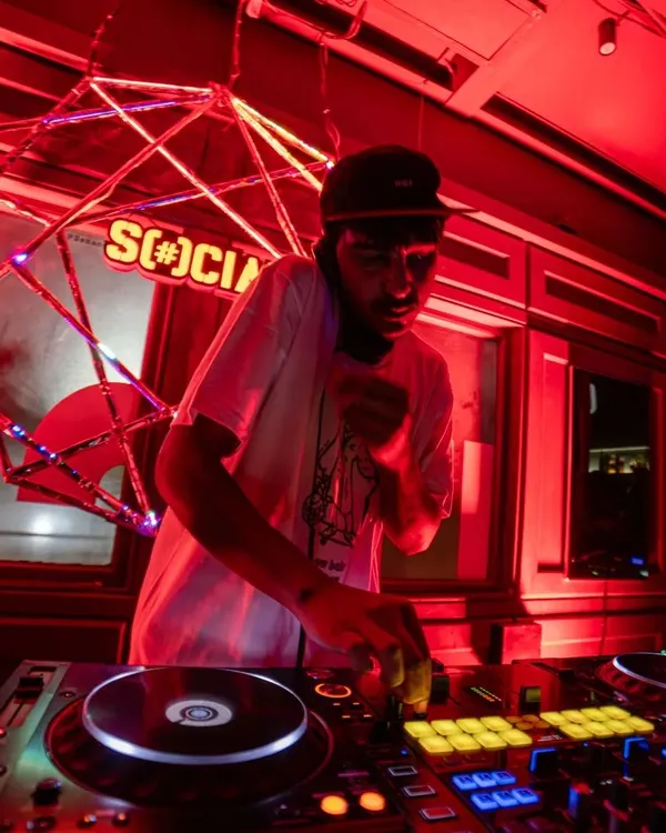 Had a great time playing a 90's hip hop set at Social. These nights are all about good vibes and classic tracks.