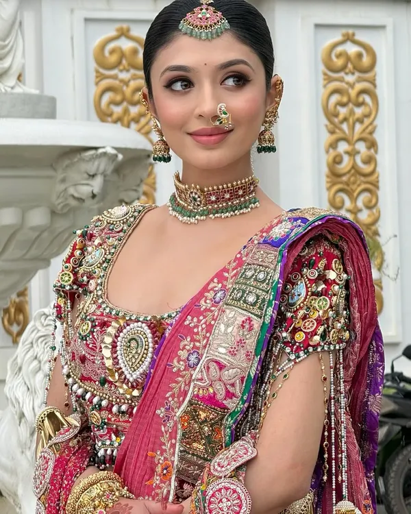 This is the level of artistry I teach. Notice the flawless skin finish, the sharp winged eyeliner, and the perfectly blended eyeshadow that complements the intricate jewellery. In my classes, you will learn how to create these iconic, modern Maharashtrian bridal looks that feel both royal and contemporary.