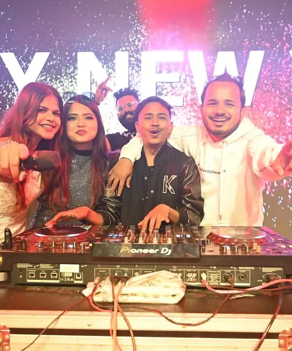 Ringing in the New Year with fellow artists and a massive crowd. I am available for New Year's Eve parties and other major holiday events.