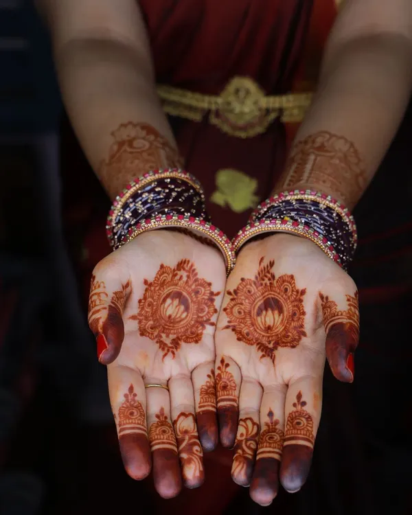 A simple and beautiful lotus mandala design on the palms. This is a wonderful choice for brides who prefer minimalist mehendi or for guests who want something elegant for a wedding function.