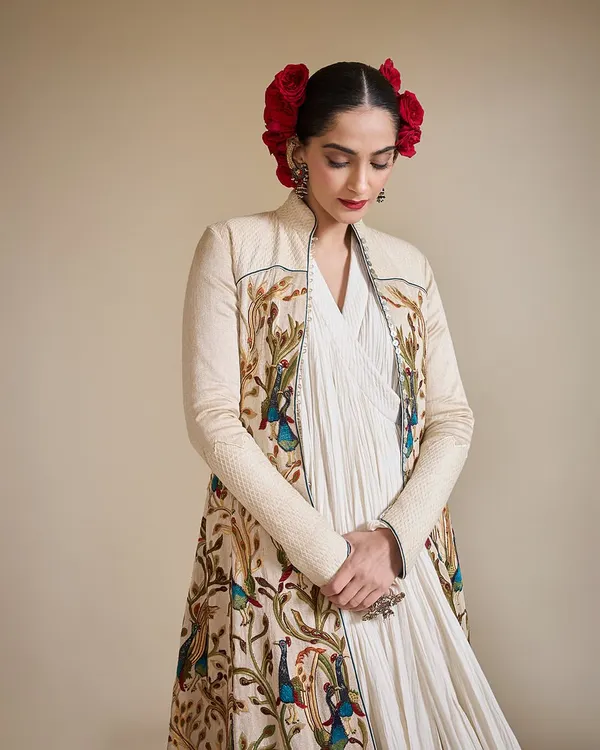 This look for Sonam Kapoor is a true vintage romance. We chose a 15-year-old masterpiece from Rohit Bal, featuring exquisite peacock embellishments and his signature Jama silhouette, proving that timeless design never fades.