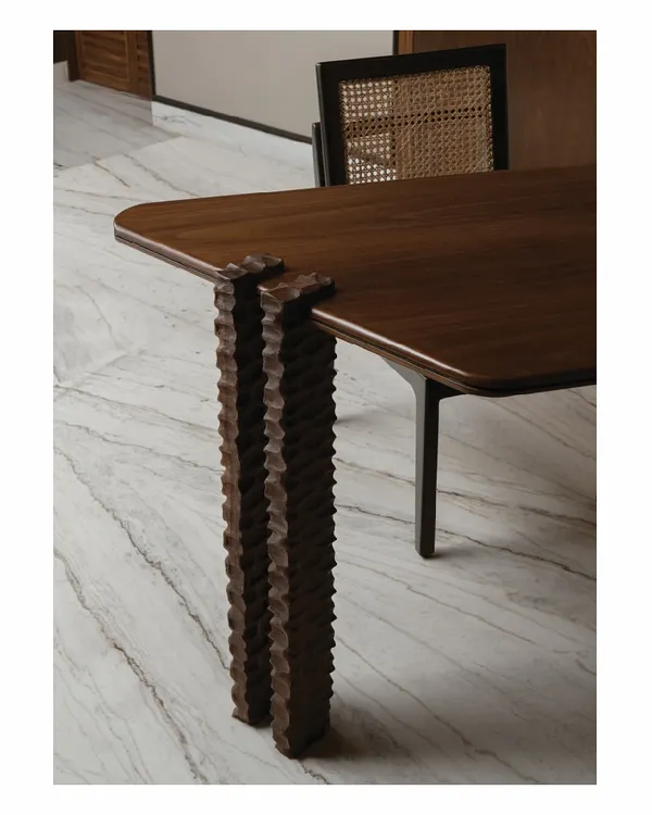 We believe in the poetry of details. These hand-carved legs for a study desk are a testament to the incredible skill of local artisans we collaborate with. Each groove is meticulously crafted, transforming a simple table into a unique piece of functional sculpture.