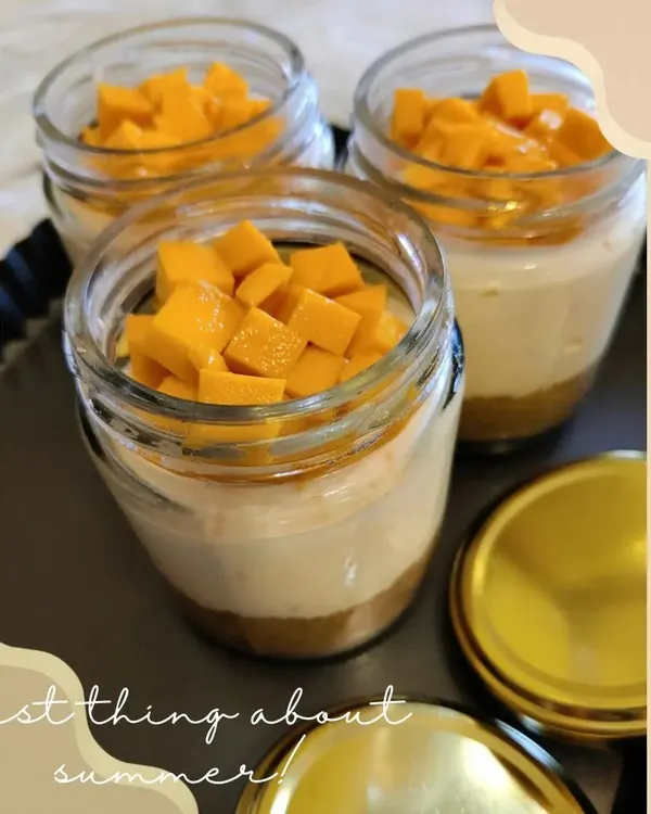 The best thing about summer is our eggless Mango Cheesecake Jars. A crunchy biscuit base is topped with a creamy cheesecake filling and fresh, sweet mango cubes.
