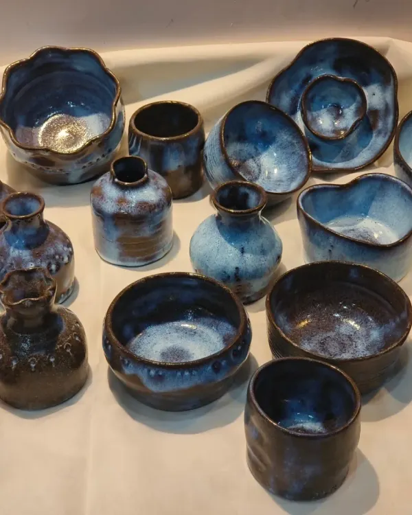 A stunning collection of finished terracotta pieces, transformed by a brilliant blue glaze. We teach you how to work with different materials and glazes to achieve professional, eye-catching results you never thought possible.