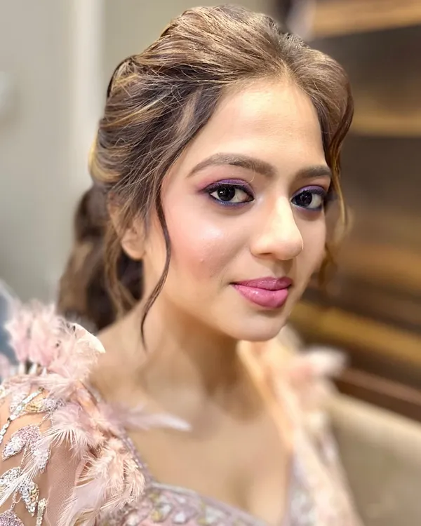 A close-up of this playful and elegant look. The shimmering purple eyeshadow and bold liner make the eyes pop, while the skin remains fresh and radiant.