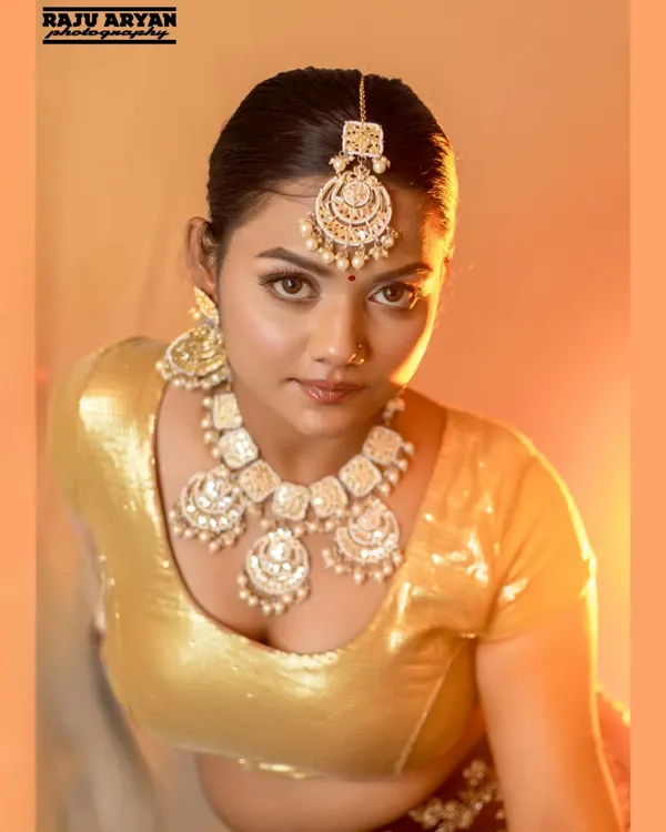A powerful glamour portrait from our 'Heeramandi' inspired series. The warm lighting and direct gaze capture the essence of a vintage Bollywood star, perfect for a model portfolio or a dramatic personal shoot.