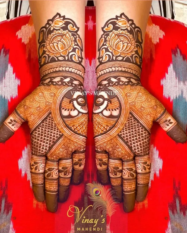 A gorgeous symmetrical design perfect for a guest. It features a central swan motif surrounded by delicate latticework and a lotus cuff at the wrist.