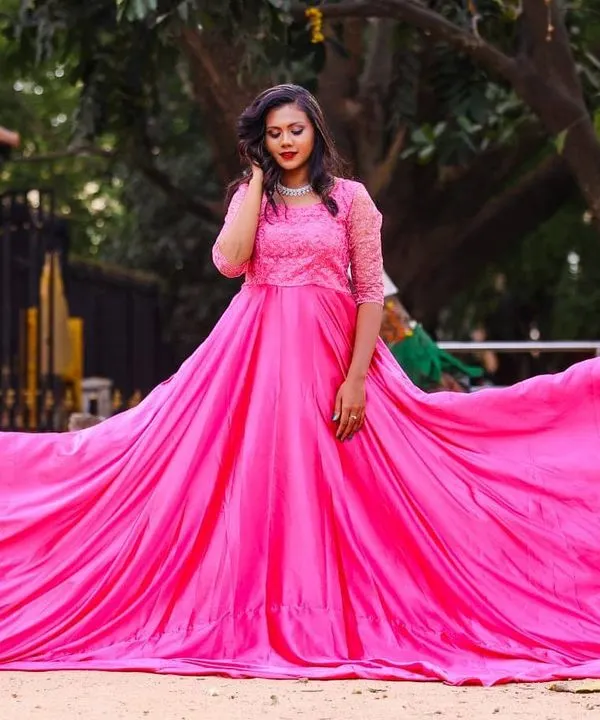 This is my most popular rental gown for photoshoots. The extra-long, flowing pink fabric creates stunning, dramatic pictures every time.