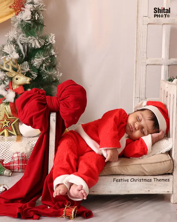 Celebrate your baby's first holidays with a special themed photoshoot. Our festive Christmas setups are perfect for creating joyful memories and beautiful images for your holiday cards and family albums.