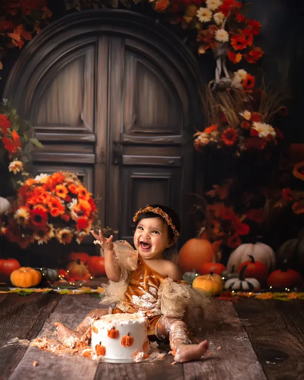 Look at that pure happiness! This is what turning one is all about. I just love capturing these huge, cake-covered smiles during my fall-themed cake smash sessions.