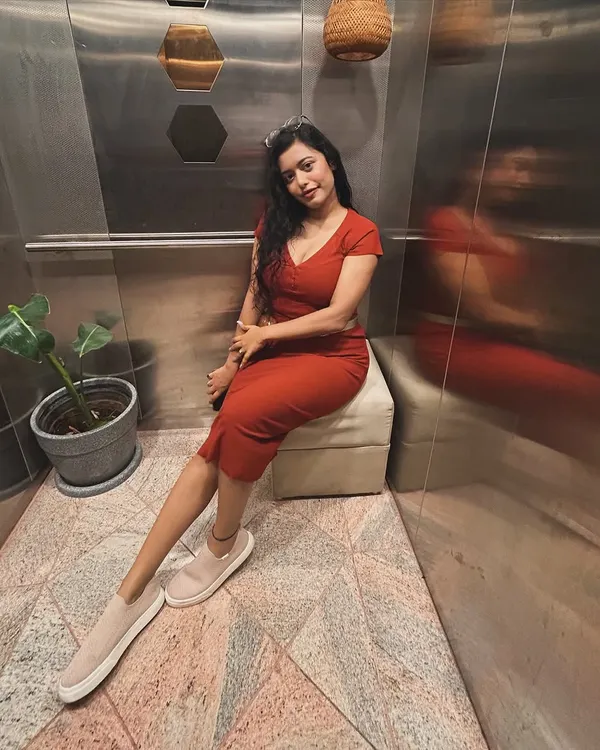 **I've always seemed confident, but in my 20s, I lost my self-worth due to toxic relationships and anxiety.** I hit rock bottom and promised myself I would bounce back. It took a year of dedicated self-love work to build a confidence that was stronger than ever. My journey taught me that anyone can build unshakable confidence, and now I help others do the same.