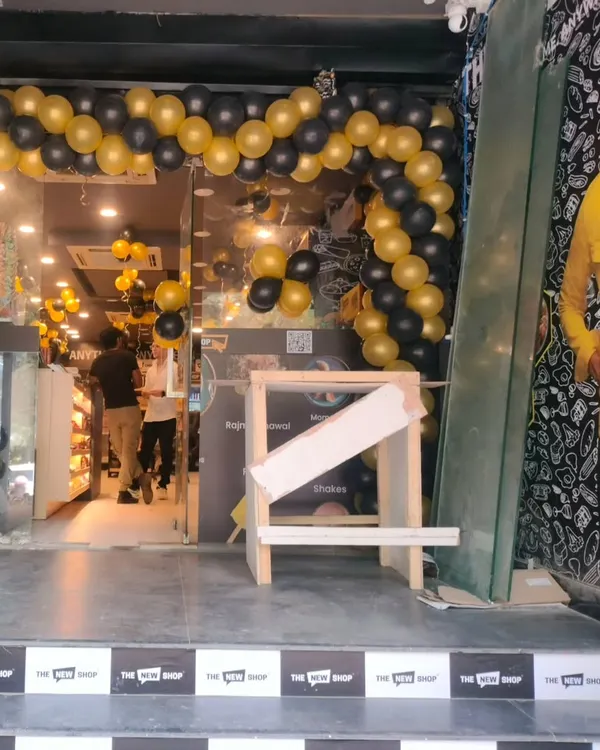 A full view of the entrance decor we did for The New Shop's opening. The black and gold balloon arch is a classic and effective way to create a festive and inviting atmosphere for a new store launch.