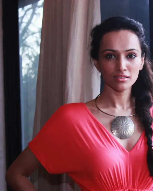 A throwback to a quick, natural light photoshoot with the supermodel and actress Dipannita Sharma. This close-up portrait captures her direct and confident gaze, showcasing her natural beauty in the comfort of her own home.