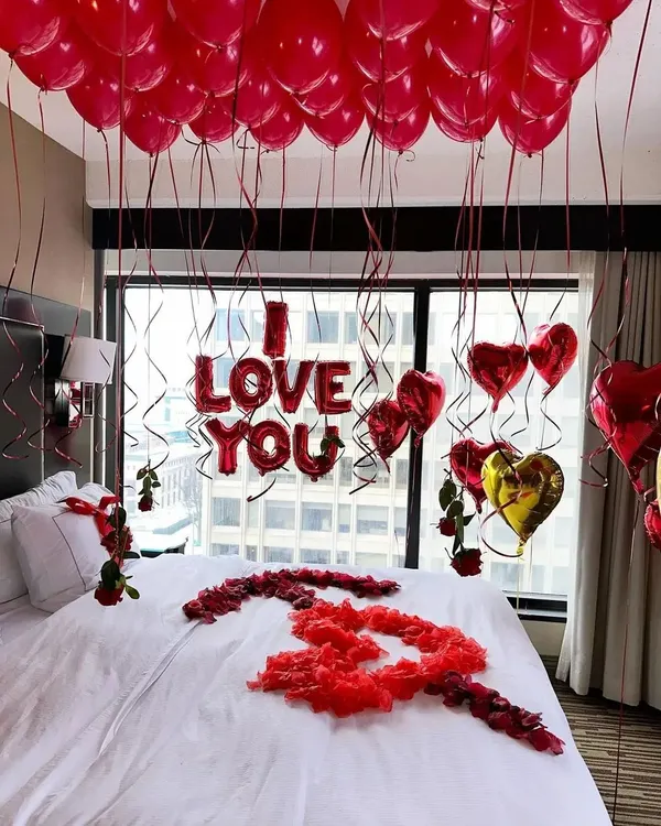 This is my classic romantic room decoration. The package includes red balloons covering the ceiling, 'I LOVE YOU' foil letters, heart-shaped balloons, and rose petals on the bed to create an unforgettable surprise for your loved one.