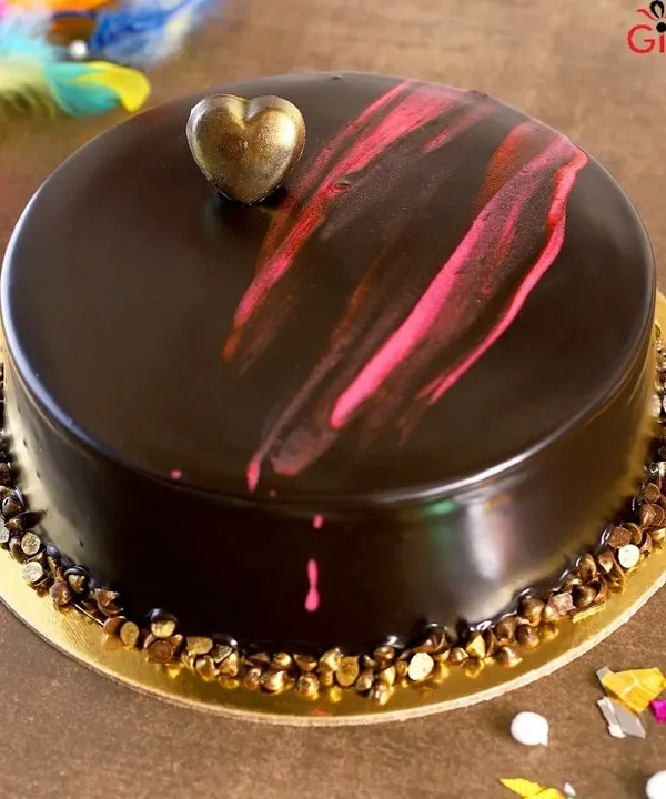 This mirror glaze chocolate cake offers a sleek, modern look with a rich, intense flavour. The glossy finish makes it a stunning centerpiece for any special occasion, from birthdays to corporate celebrations.