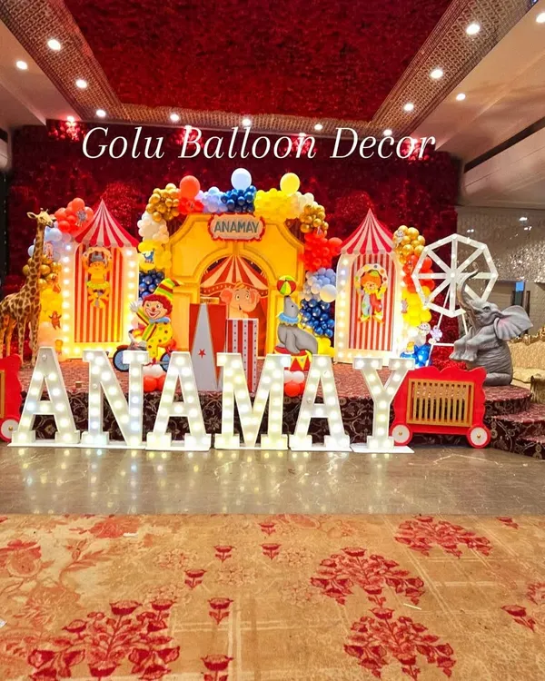 This grand carnival-themed stage is perfect for a first birthday party. I use large marquee letters for the baby's name, a full backdrop with circus elements, and props like a Ferris wheel to create an unforgettable photo opportunity.