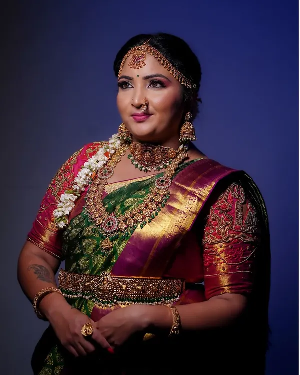 This is the ultimate South Indian bridal look. This complete temple jewellery set, featuring intricate carvings and a rich antique gold finish, is perfect for your main wedding ceremony. It includes a statement choker, a layered haar, matching jhumkas, and a beautiful matha patti to make you feel like a queen.