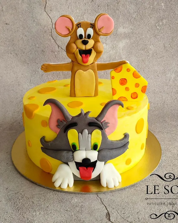 A cake that brings back all the nostalgia. This 2 kg Tom and Jerry cake is designed to look like a block of cheese, complete with 3D fondant figures of the iconic duo.