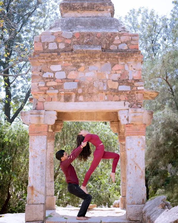 Creating beautiful shapes together. This standing acro yoga pose, framed by a historic arch at Lodhi Garden, shows the blend of balance, trust, and artistry we cultivate in our practice.
