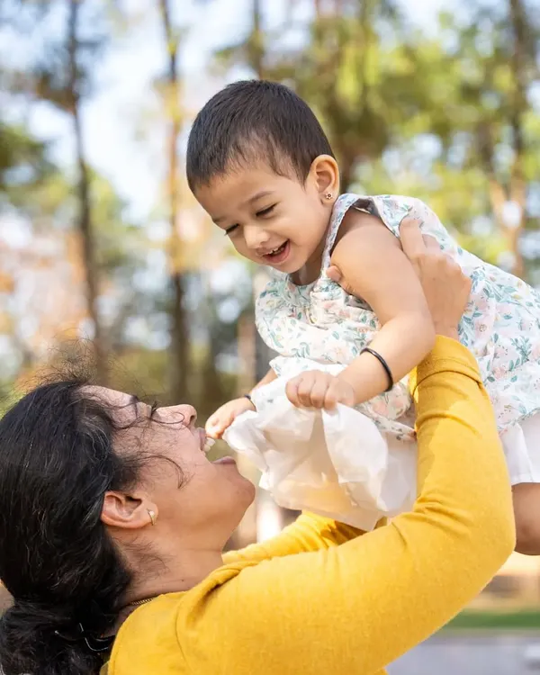 I believe the most precious photos are the ones that capture pure, unscripted joy. This moment of a mother lifting her daughter into the air, both lost in laughter, is exactly the kind of magic I love to freeze in time. It’s a fleeting memory that becomes a timeless treasure.