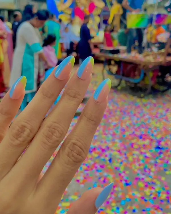 Feeling the festive vibe with these colorful Navratri nails. The blue and yellow ombre tips are perfect for matching your festive outfits and getting into the spirit of the celebration.