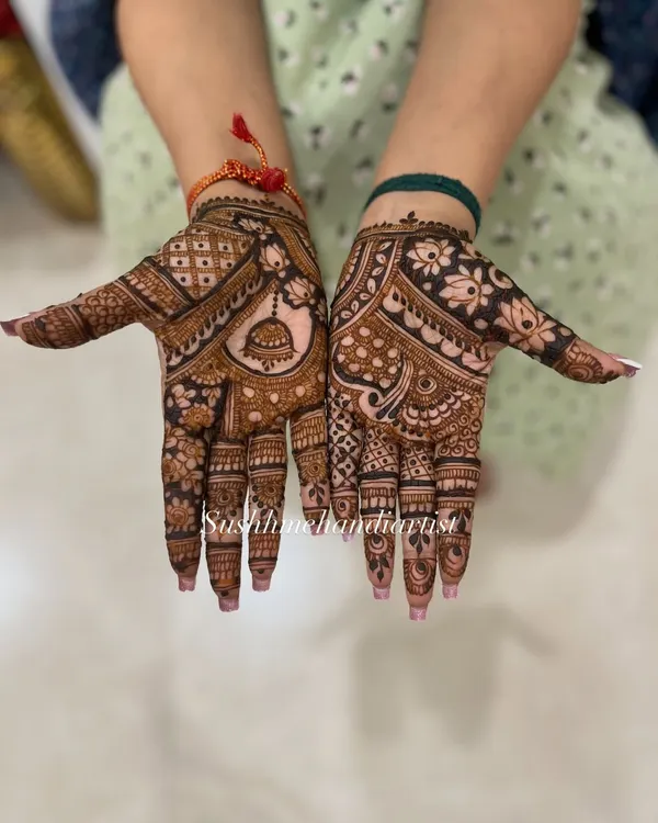A lovely festive design with a jhumka motif on one hand and a floral pattern on the other. Perfect for any celebration.