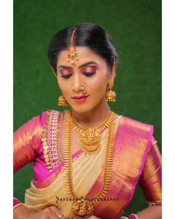 This is the kind of stunning, professional portfolio shot you will learn to create. We focus on mastering complete South Indian bridal looks, from flawless skin to vibrant, long-lasting eye makeup that complements traditional gold jewelry and silk sarees.