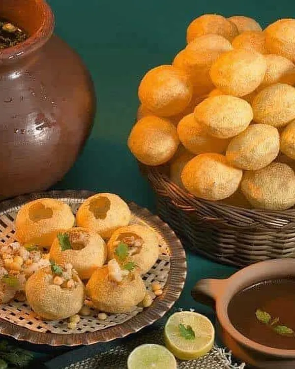 This is our classic Pani Puri setup, a guaranteed crowd-pleaser. We serve crispy puris with traditional fillings and two types of flavored water, presented beautifully in earthen pots for an authentic touch.