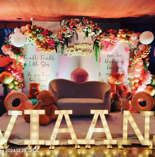 A complete first birthday setup for Viaan with a "Twinkle Twinkle Little Star" theme. We designed the candyland backdrop, arranged the balloon decor, and provided the large marquee lights spelling out the name and age.