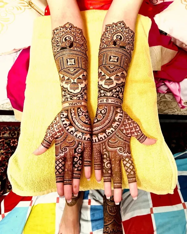 A stunning example of full bridal mehndi with incredible detail. This design includes classic Rajasthani elements like elephants, paisleys, and intricate jaali (net) patterns for a truly royal look.
