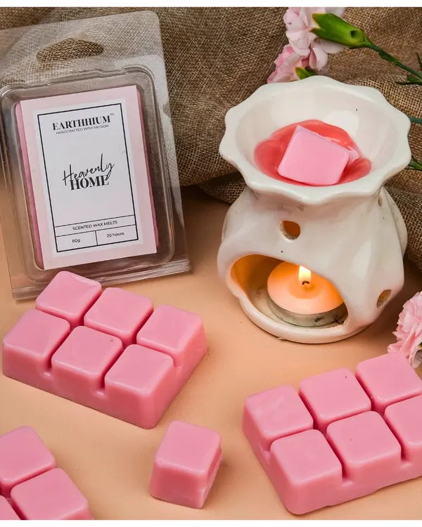 Transform your space with my scented wax melts and diffuser duo. Just pop a square of this 'Heavenly Home' wax melt onto the ceramic diffuser to fill your room with a beautiful, calming aroma.